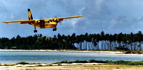 Fiji vacations - Pacific Sun plane landing