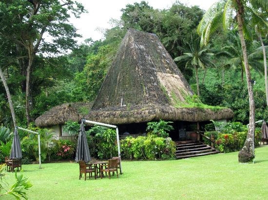 A Fiji bure at Qamea Resort on a fiji honeymoon