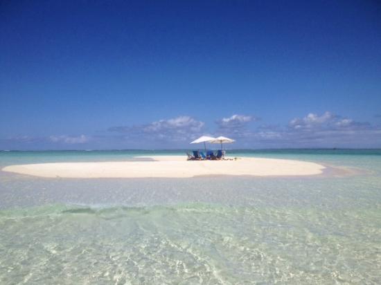 Royal Davui Island Resort sand quay picnic