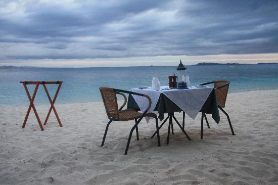 Navini Island beach dining