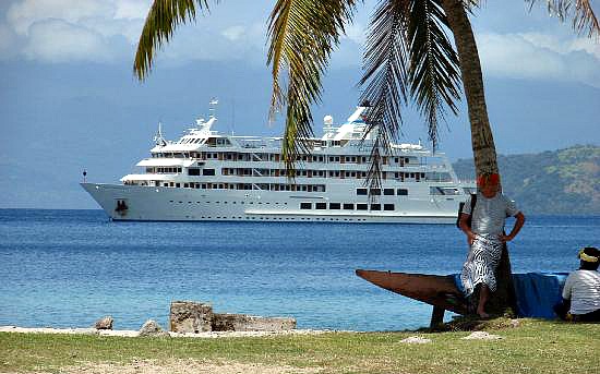 captain cook in the distance - Fiji Cruises